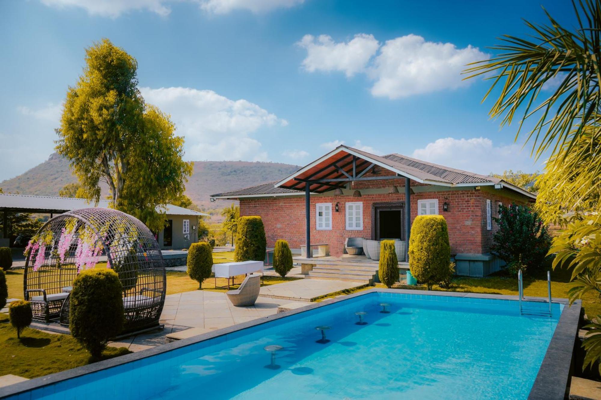 The Earth Farm Villa Nashik Bagian luar foto
